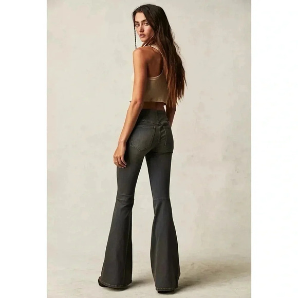 NWT Free People Penny Pull On Flare Jeans Mid Rise in Echo Back Alley Blue - Picture 15 of 16